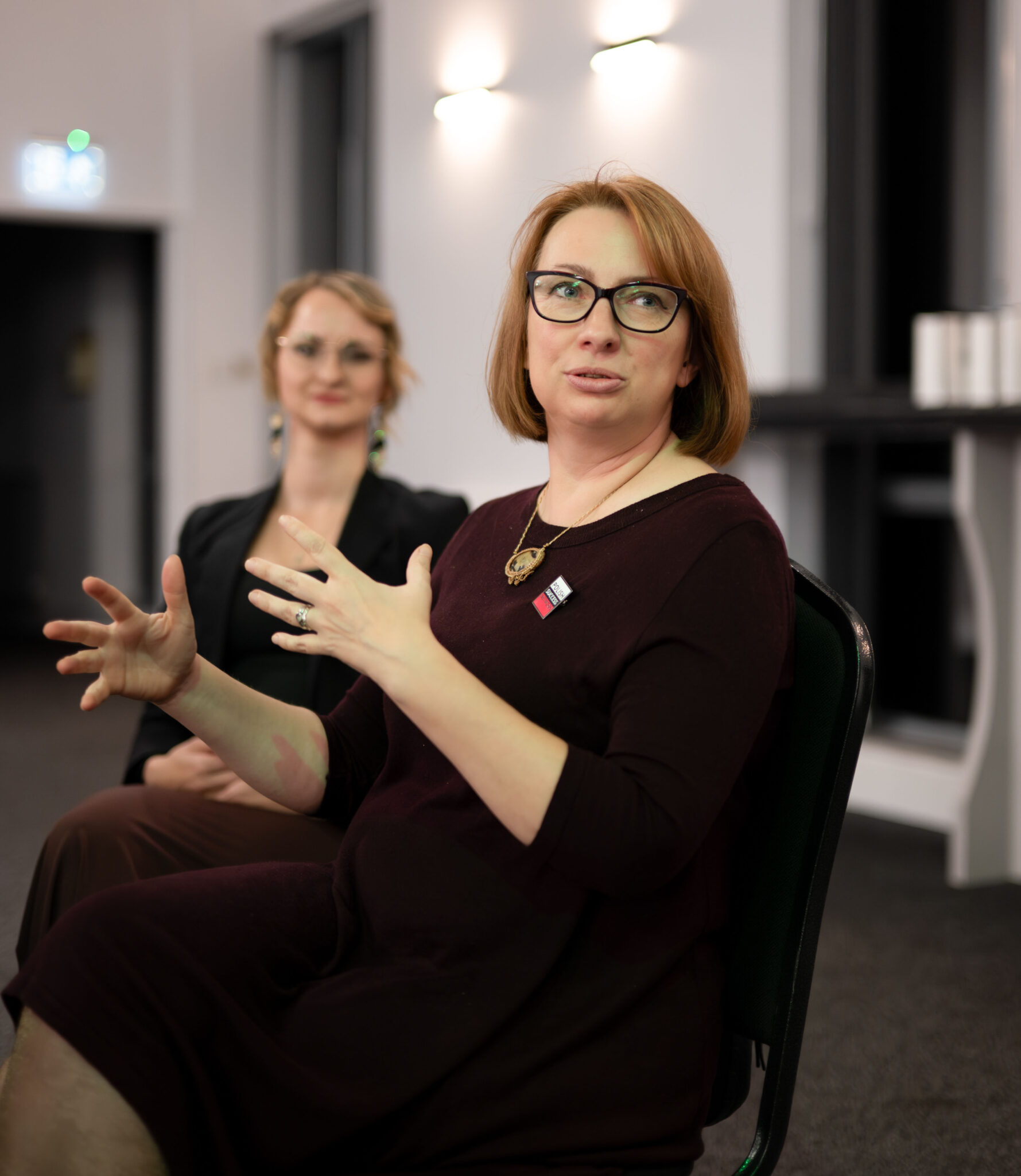 Dwie kobiety na spotkaniu BRU